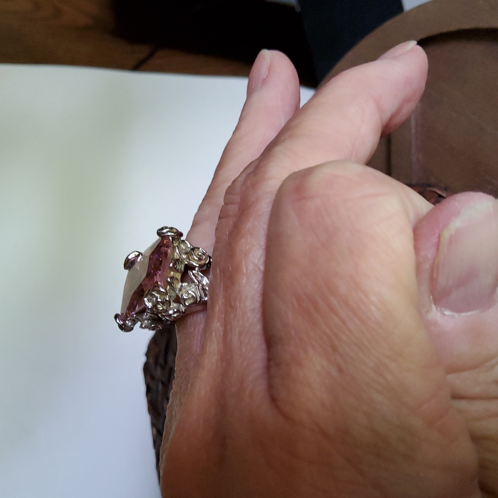 Elegant Silvertone Pink Stone Ring - Picture 5 of 7